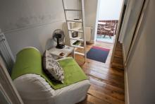 <p>Small cosy furnished duplex studio with mezzanine close to EU area</p>