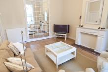 <p>Specious 2 on suite furnished bedroom appartement with dressing, Poolroom, Specious South Garden and view on EU Parliamant close to Place Luxembourg</p>